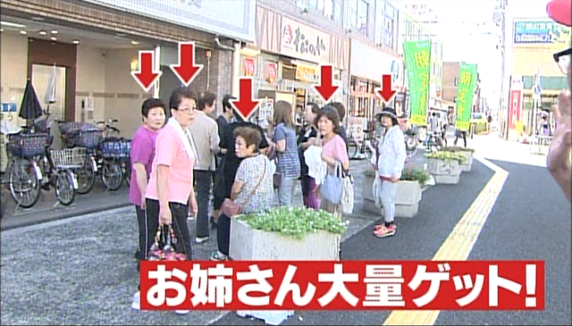 大阪のおばちゃんは「お姉さん」で振り返り、おっちゃんは見えない銃で撃たれてくれる！