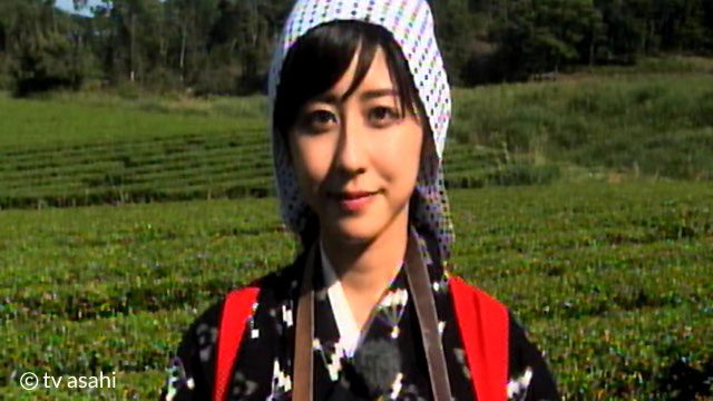 斎藤ちはるアナ、茶摘み体験！茶畑で「早乙女」の衣装をまとう