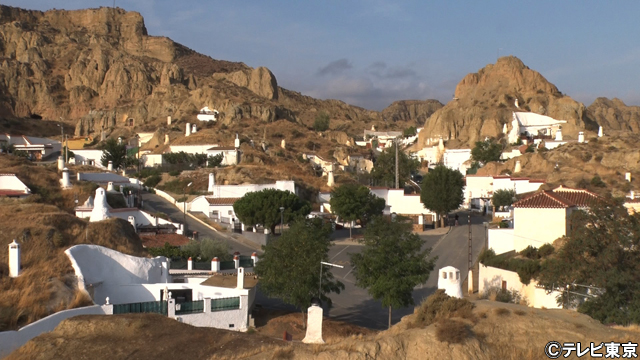 「崖の中に人が住む　真っ黒村」　スペイン共和国