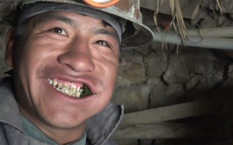 コカの葉が力の源...死と隣り合わせのボリビア人喰い鉱山で働く青年は何を食う？：ウルトラハイパー ハードボイルド グルメリポート
