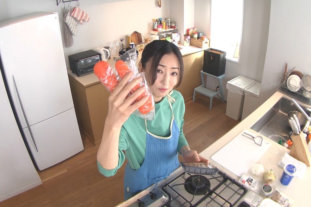 松雪泰子がテレビで料理初披露！共演女優たちを魅了する“料理の実力”が明らかに