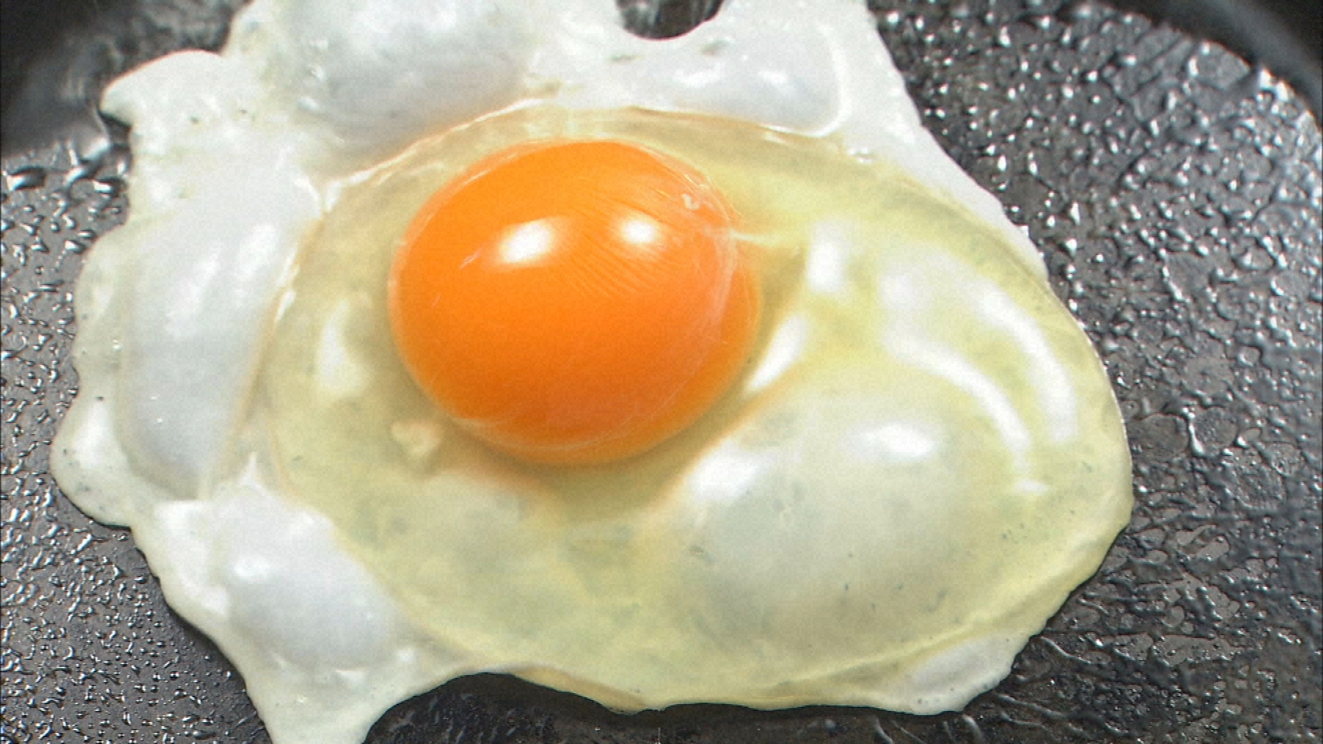 卵の割り方を変えるだけで黄身が 極上の口どけ になる目玉焼きワザとは ガッテン ガッテン Tverプラス 最新エンタメニュース