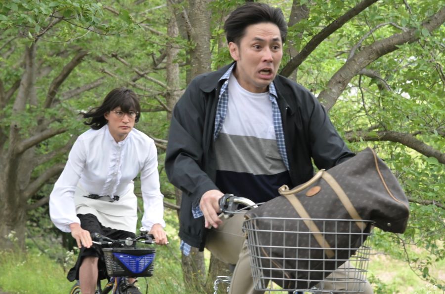 前代未聞！ミタゾノ（松岡昌宏）、逃げる不倫夫を“子ども用自転車”で徹底追跡