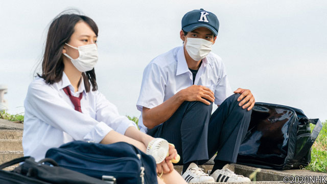 マスクを付けたまま役を演じた岡田健史と南沙良