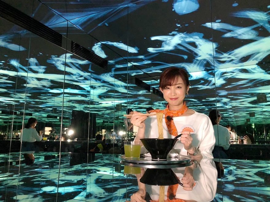 新井恵理那、幻想的なアート空間でラーメンに舌鼓「箸が止まりませんでした」