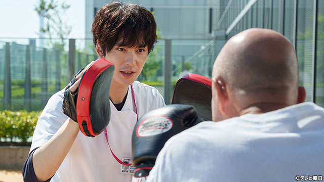 岡田将生“歩”、六平直政演じる元ボクサーのパンチを食らいノックアウト寸前!?