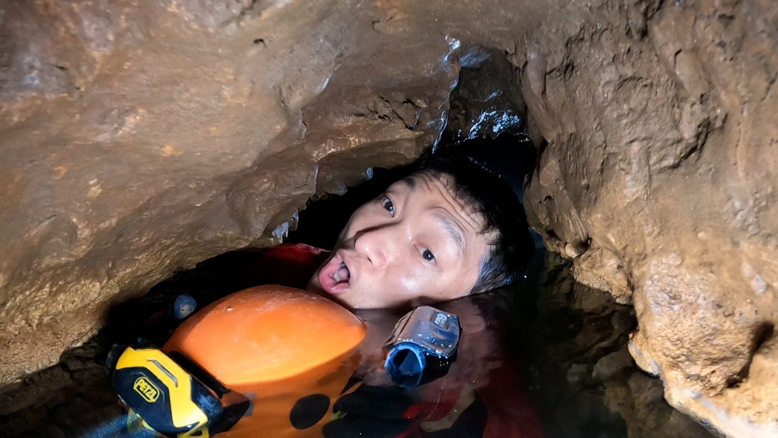 ザブングル加藤が 神の宿る島の激セマ洞窟へ ～その先に待つ奇跡の絶景とは