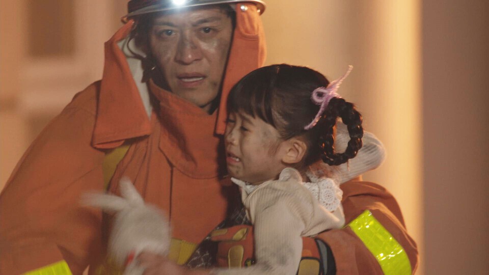 「厨房のありす」第4話 ありすを火事から救った消防隊員役を演じたのは、とろサーモン村田秀亮！