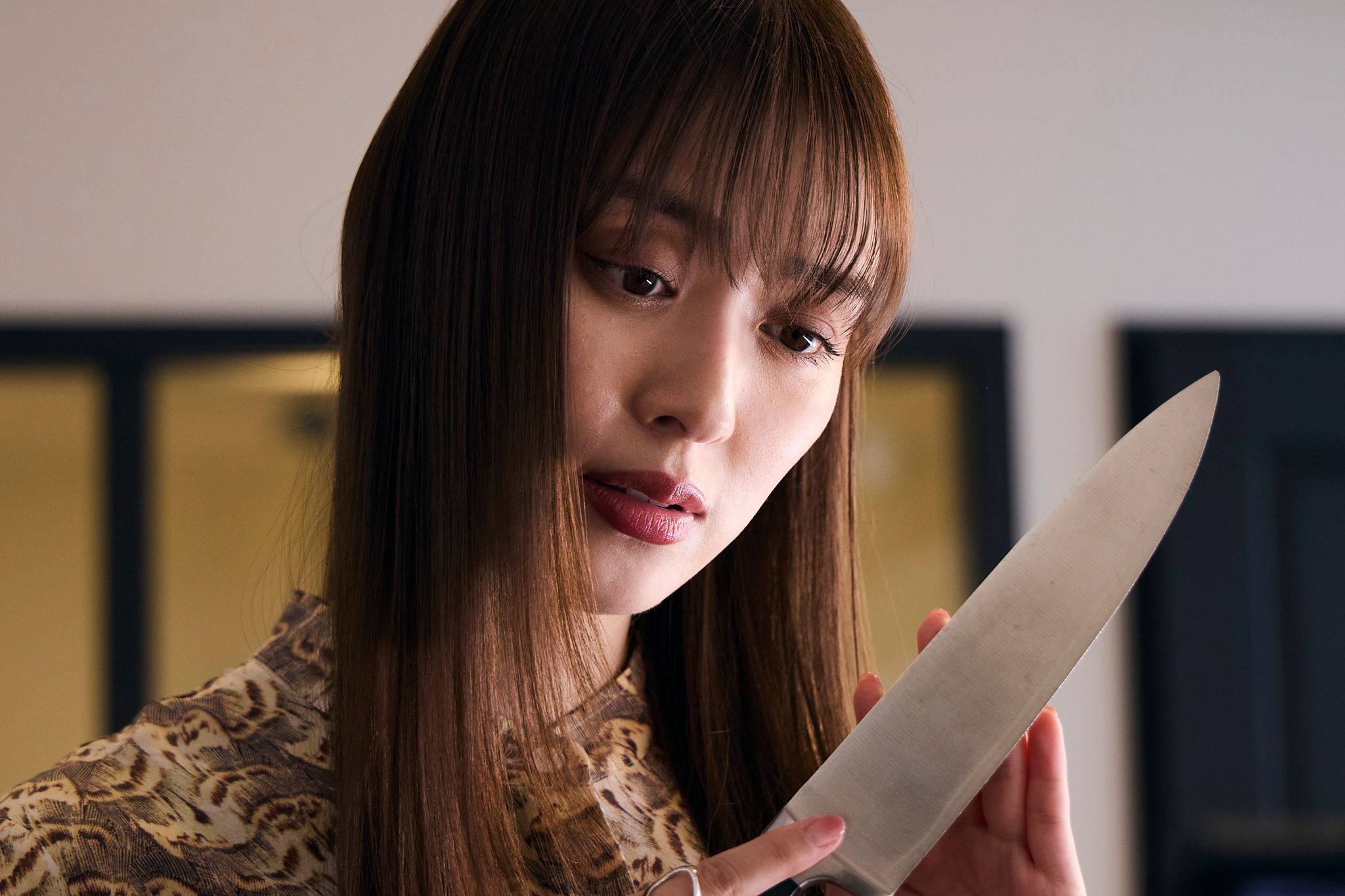 ＜試写室＞『嗤う淑女』蒲生美智留＝内田理央の圧倒的勝利！反則にもほどがあるのに成立させてしまう“蒲生美智留論法”のとてつもなさよ